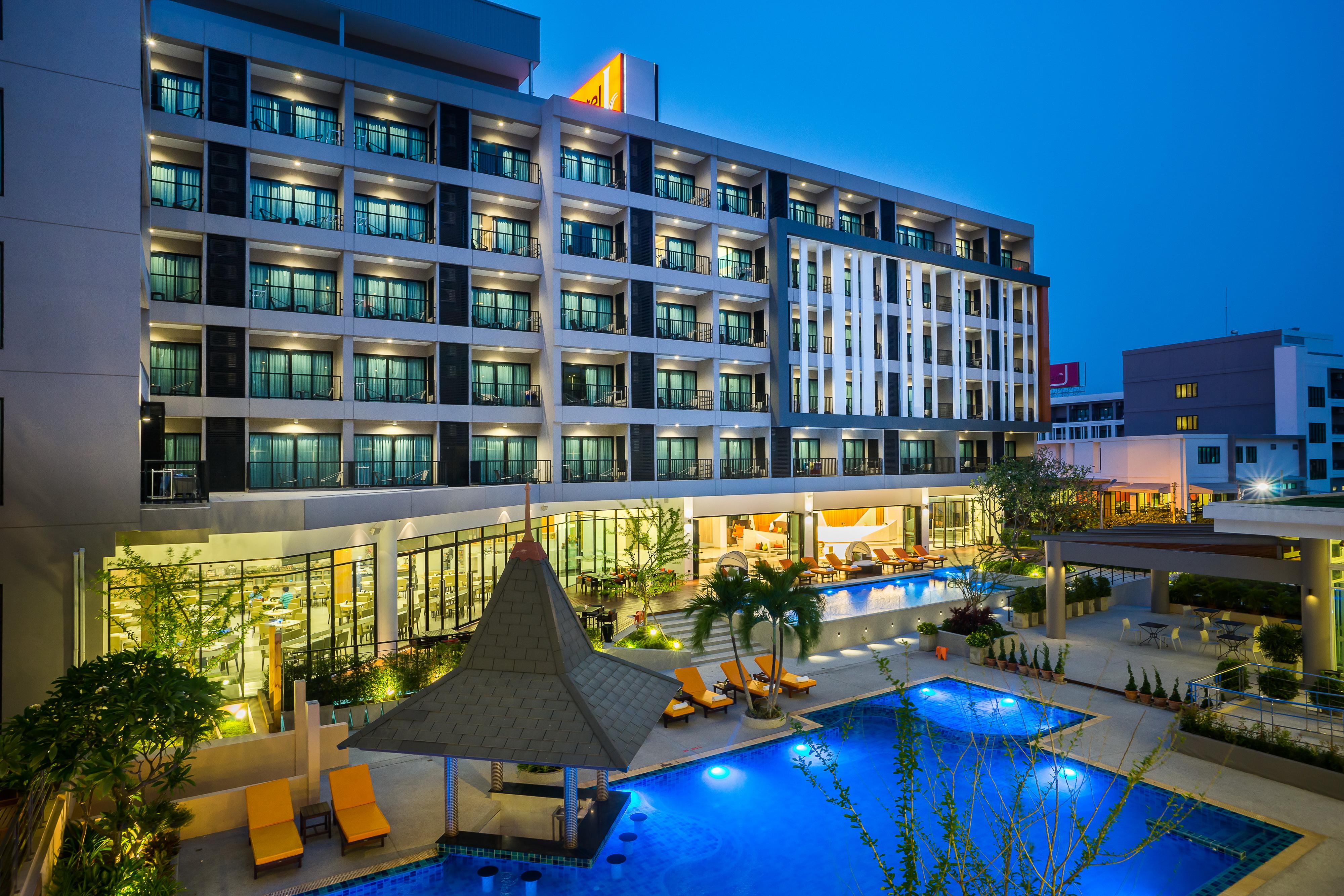 Hotel J Pattaya Bagian luar foto