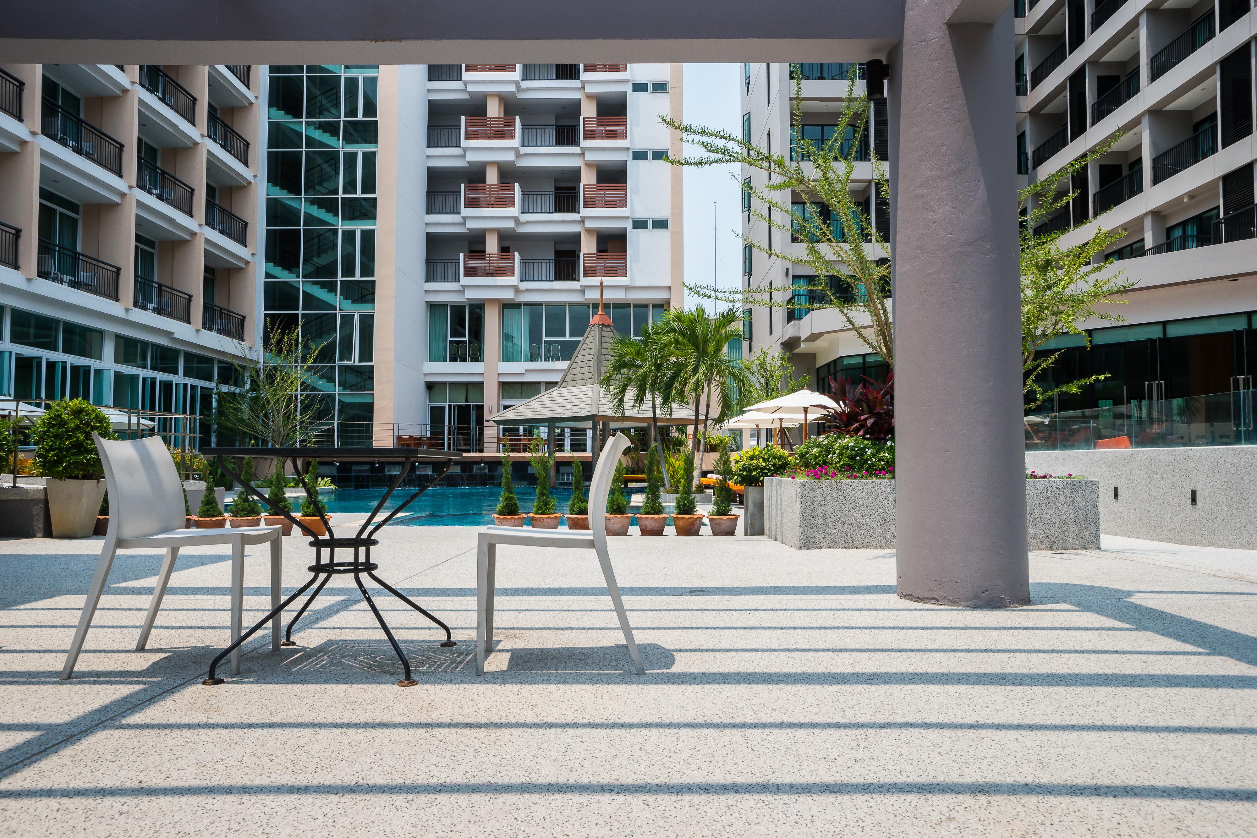 Hotel J Pattaya Bagian luar foto