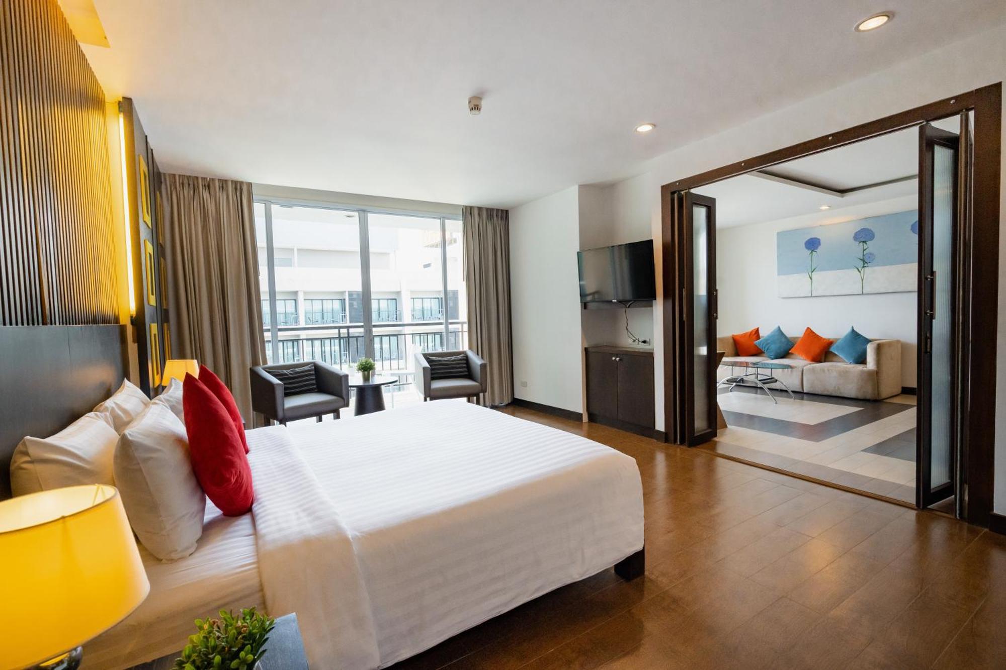 Hotel J Pattaya Bagian luar foto